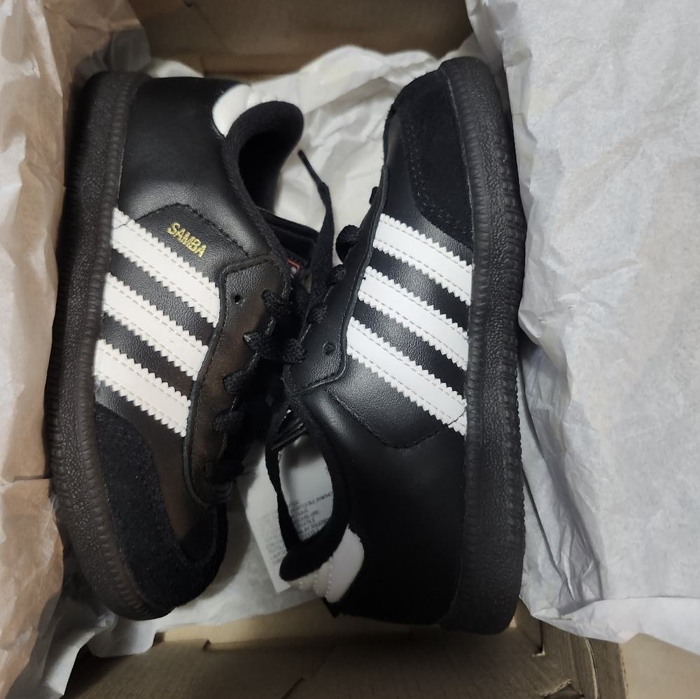 Boys Adidas Samba size 11.5c